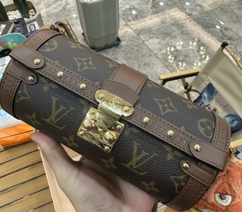 成都典当行能典当九成新的LV包包吗？